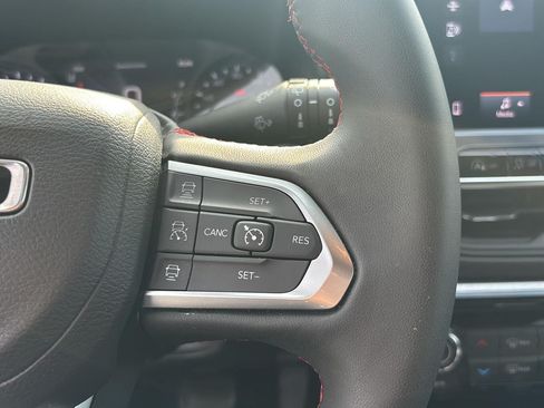 Used 2025 Jeep Compass Trailhawk AWD/4WD image 14