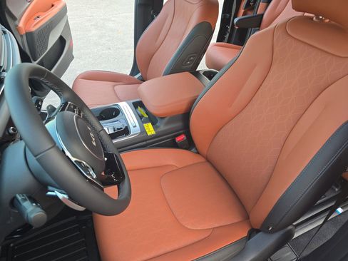 New 2026 Kia Carnival EX image 15