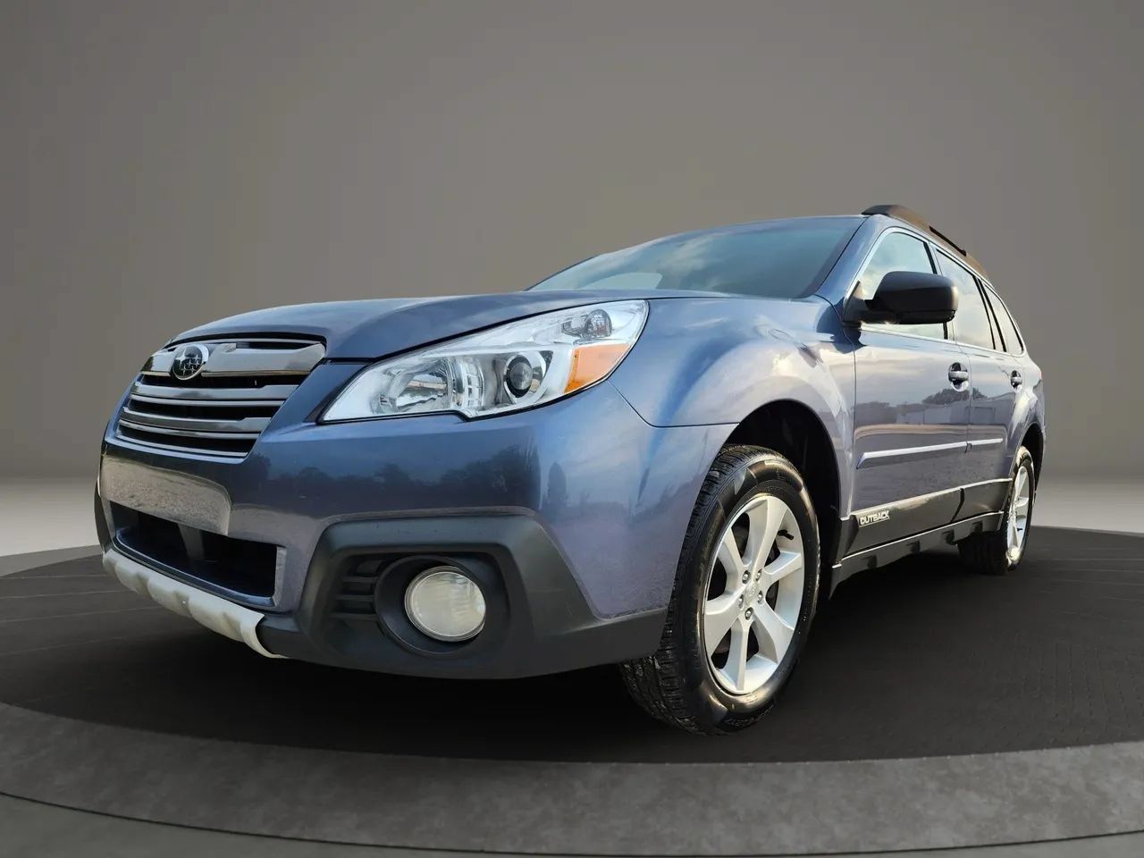 Used 2013 Subaru Outback 3.6R Limited AWD/4WD image 2