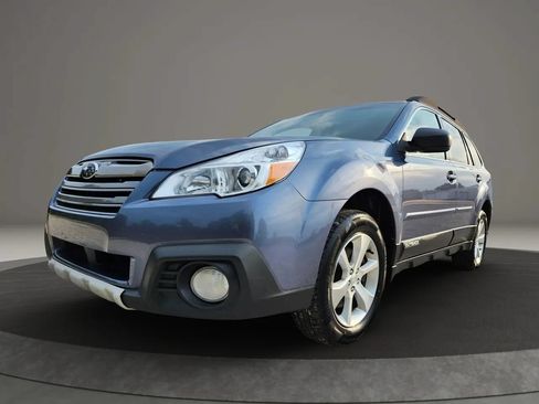 Used 2013 Subaru Outback 3.6R Limited AWD/4WD image 2