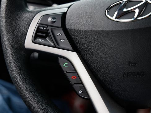 Used 2016 Hyundai Veloster image 25