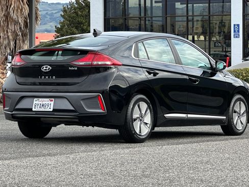 Used 2022 Hyundai Ioniq SE image 4