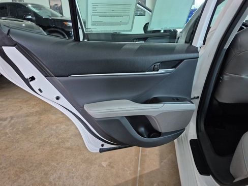 Used 2022 Toyota Camry XLE FWD image 21