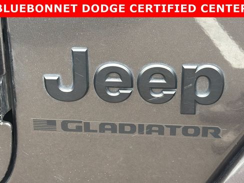 Used 2024 Jeep Gladiator Sport AWD/4WD image 16
