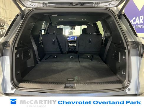 Used 2024 Chevrolet Traverse LT w/ Trailering Package FWD image 28