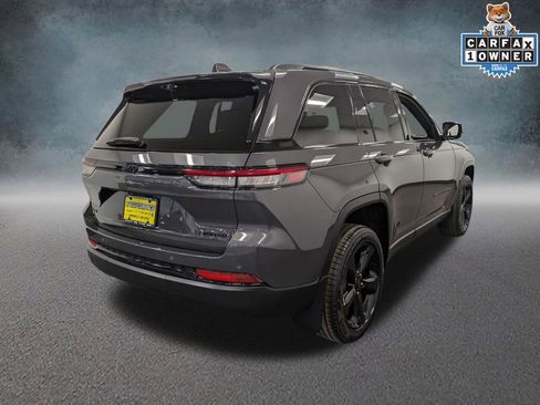 Used 2024 Jeep Grand Cherokee Limited w/ Luxury Tech Group II AWD/4WD image 4