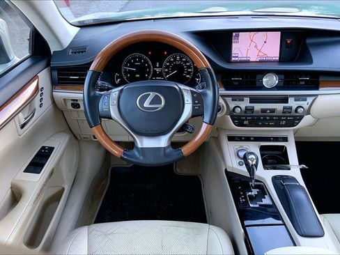 Used 2013 Lexus ES 300h Hybrid w/ Luxury Pkg image 6