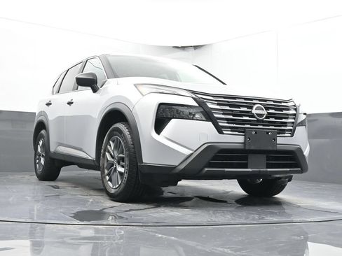 Used 2024 Nissan Rogue S FWD image 35