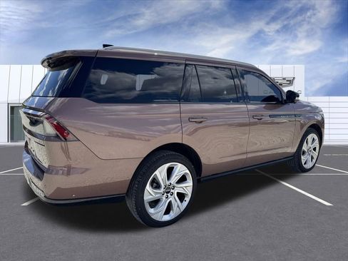 Used 2025 Lincoln Navigator Black Label AWD/4WD image 3