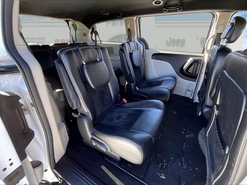 Used 2018 Dodge Grand Caravan SXT image 23