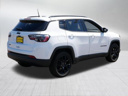 Used 2026 Jeep Compass Latitude AWD/4WD image 7