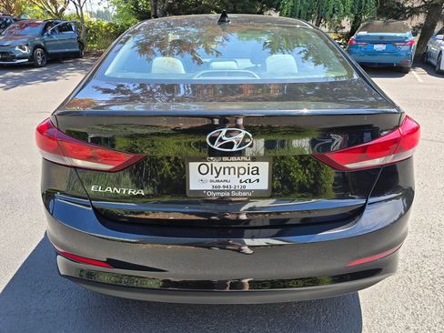 Used 2017 Hyundai Elantra SE FWD image 5