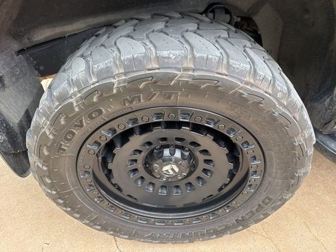 Used 2018 Toyota Sequoia SR5 image 38