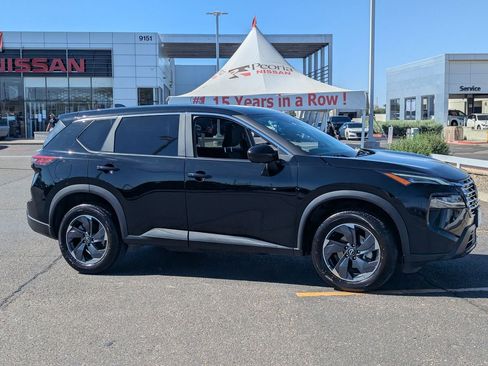Used 2024 Nissan Rogue SV FWD image 7
