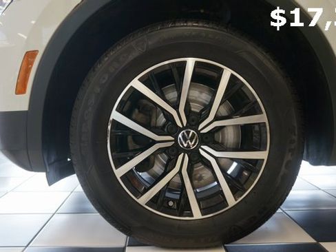 Certified 2021 Volkswagen Tiguan SE image 68