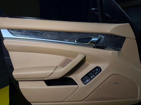 Used 2010 Porsche Panamera S RWD image 22