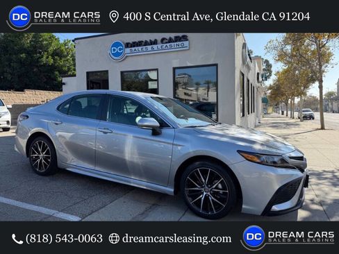 Used 2023 Toyota Camry SE image 1