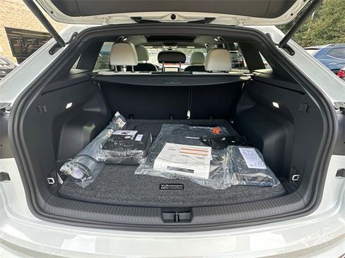 New 2026 Volkswagen Atlas Cross Sport SEL Premium R-Line image 18