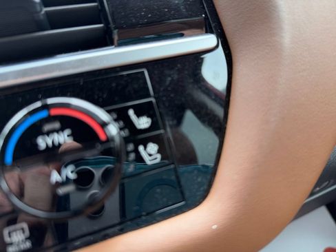 Used 2024 Nissan Pathfinder Platinum FWD image 30