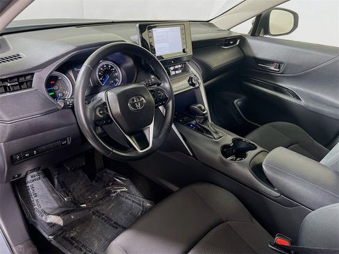 Certified 2022 Toyota Venza LE image 10