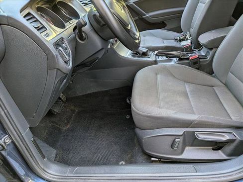 Used 2017 Volkswagen Golf SportWagen FWD image 14