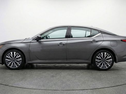 Used 2025 Nissan Altima 2.5 SV image 5
