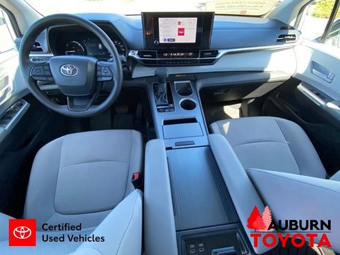 Certified 2026 Toyota Sienna LE FWD image 31