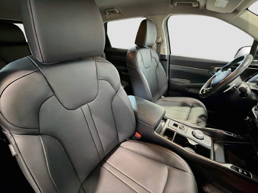 Used 2025 Kia Sorento EX AWD/4WD image 25