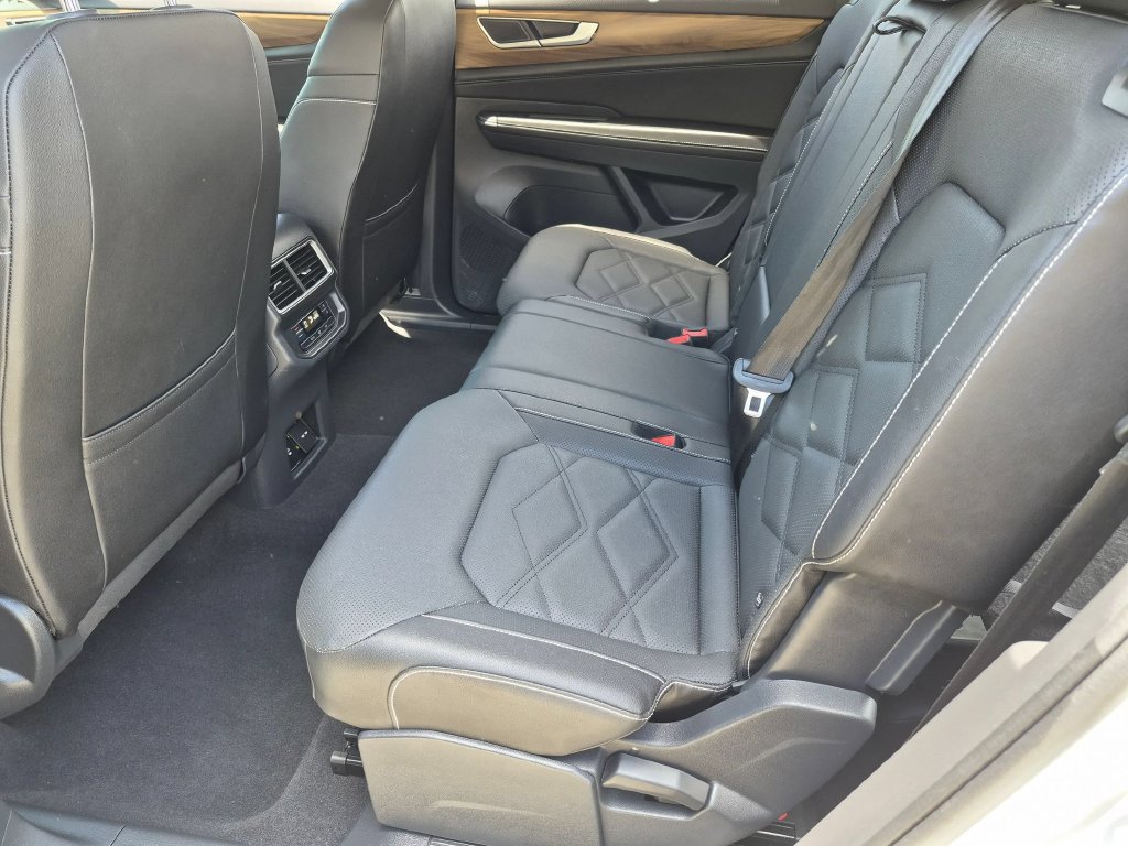 Used 2025 Volkswagen Atlas SE FWD image 26