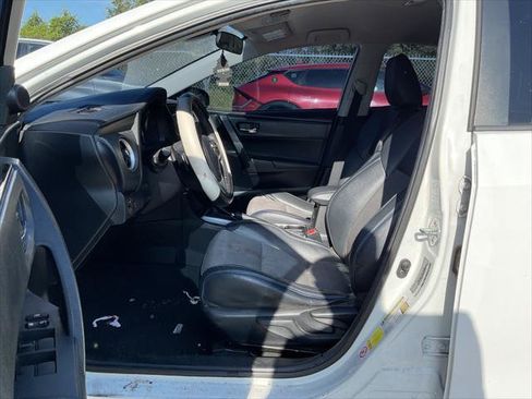 Used 2018 Toyota Corolla SE FWD image 11