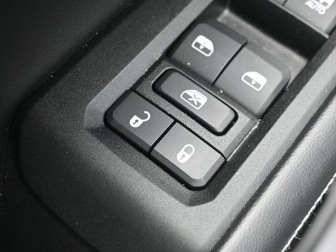 Used 2025 Jeep Grand Cherokee L Altitude AWD/4WD image 15