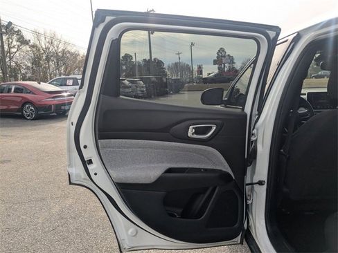 Used 2025 Jeep Compass Sport image 30