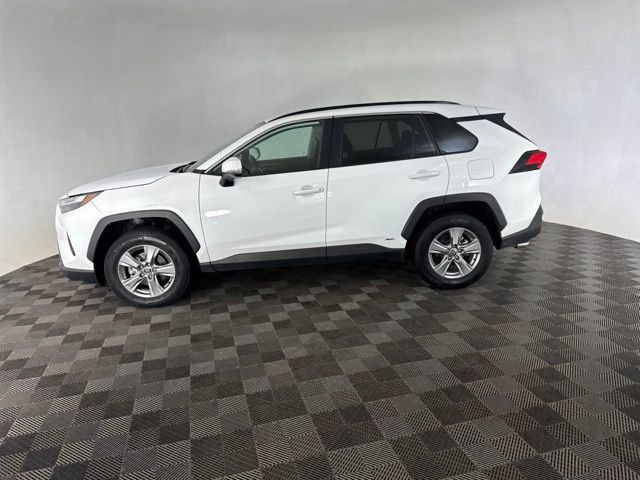 Used 2025 Toyota RAV4 XLE AWD/4WD image 10