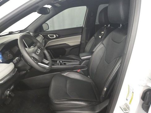 Used 2023 Jeep Compass Limited image 6