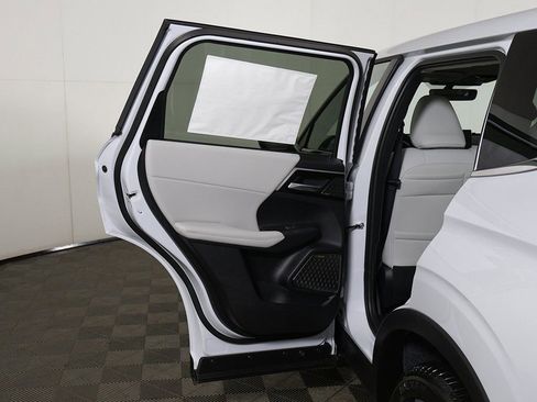 New 2025 Mitsubishi Outlander SE FWD image 25