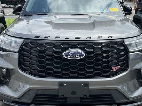 Used 2025 Ford Explorer ST AWD/4WD image 8