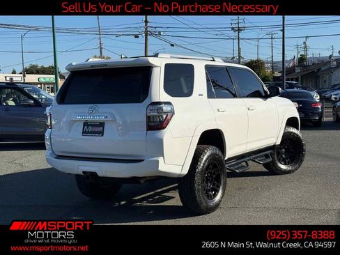 Used 2018 Toyota 4Runner SR5 AWD/4WD image 4