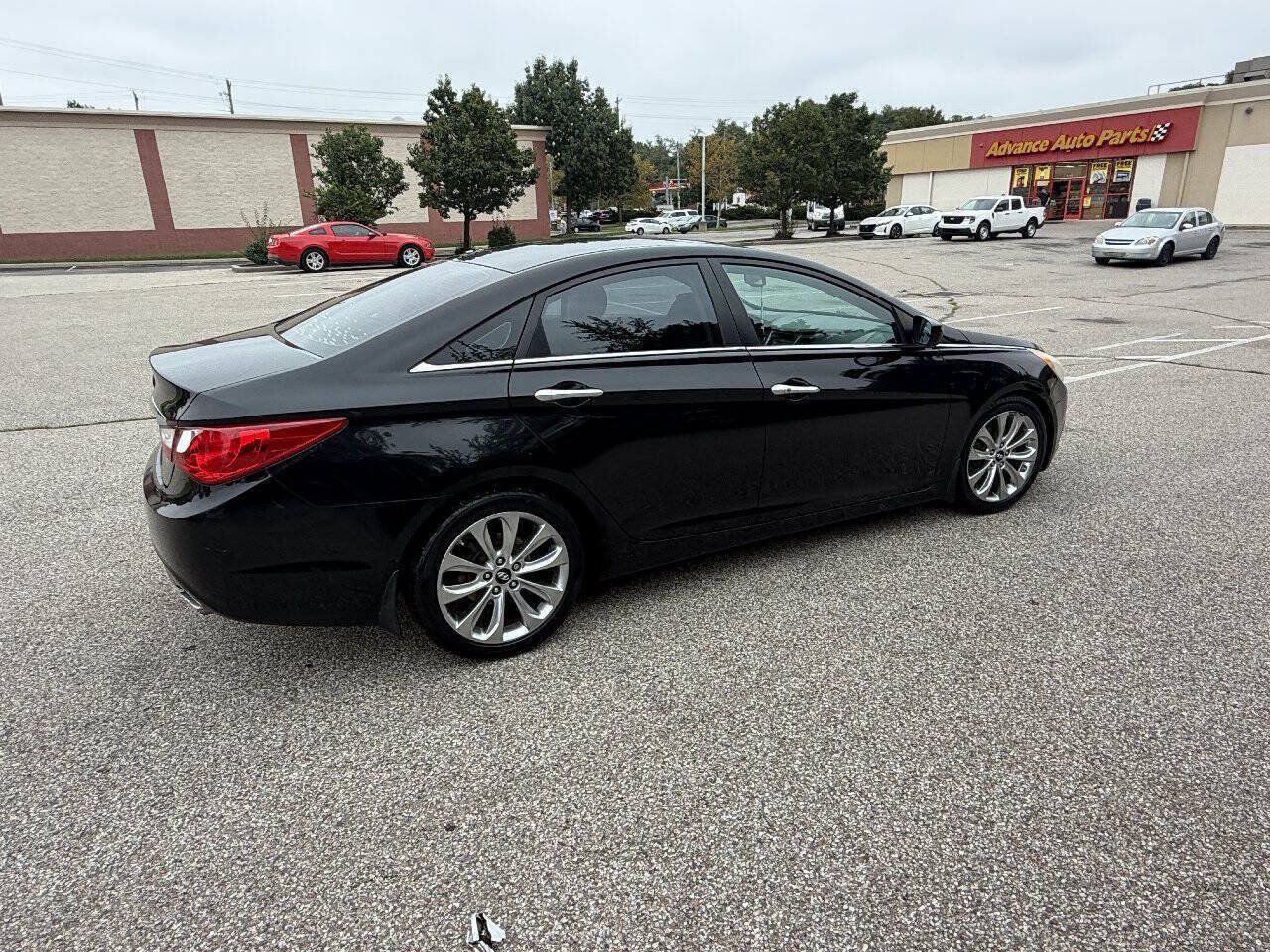 Used 2012 Hyundai Sonata SE w/ Navigation & Sunroof Pkg FWD image 4
