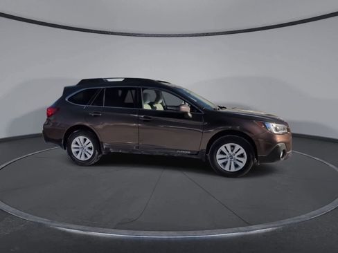 Used 2019 Subaru Outback 2.5i Premium image 9