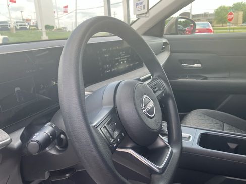 Used 2025 Nissan Kicks SV FWD image 9