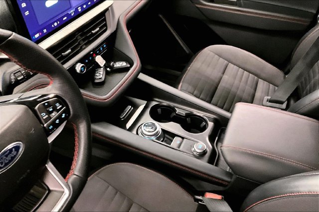 Used 2025 Ford Explorer ST-Line w/ ST-Line Street Pack AWD/4WD image 17