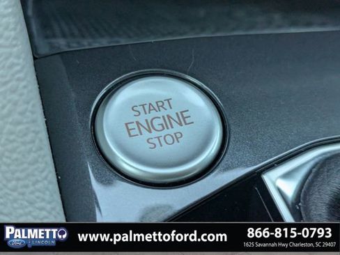 Used 2022 Volkswagen Tiguan SE w/ Panoramic Sunroof Package image 30