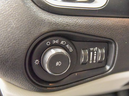 Used 2021 Jeep Renegade Limited w/ Sun & Sound Group image 19