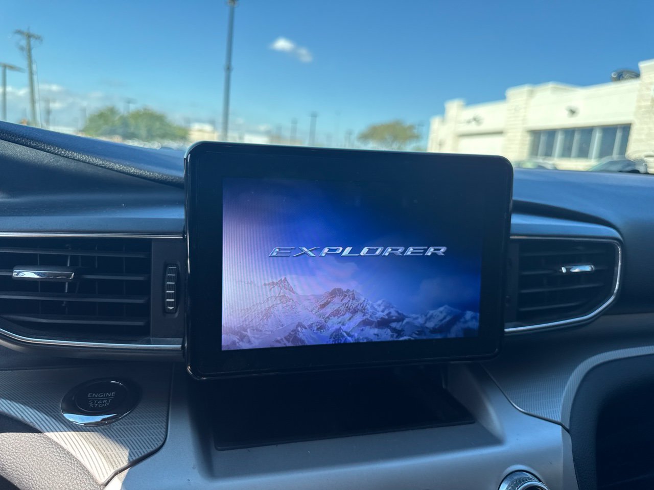 Used 2022 Ford Explorer XLT w/ Equipment Group 202A RWD image 12