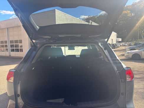 Used 2025 Toyota Corolla Cross LE image 30