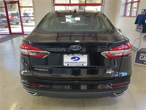 Used 2019 Ford Fusion SE image 6