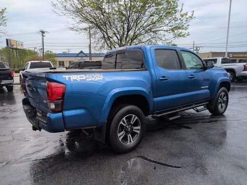 Used 2018 Toyota Tacoma TRD Sport image 5