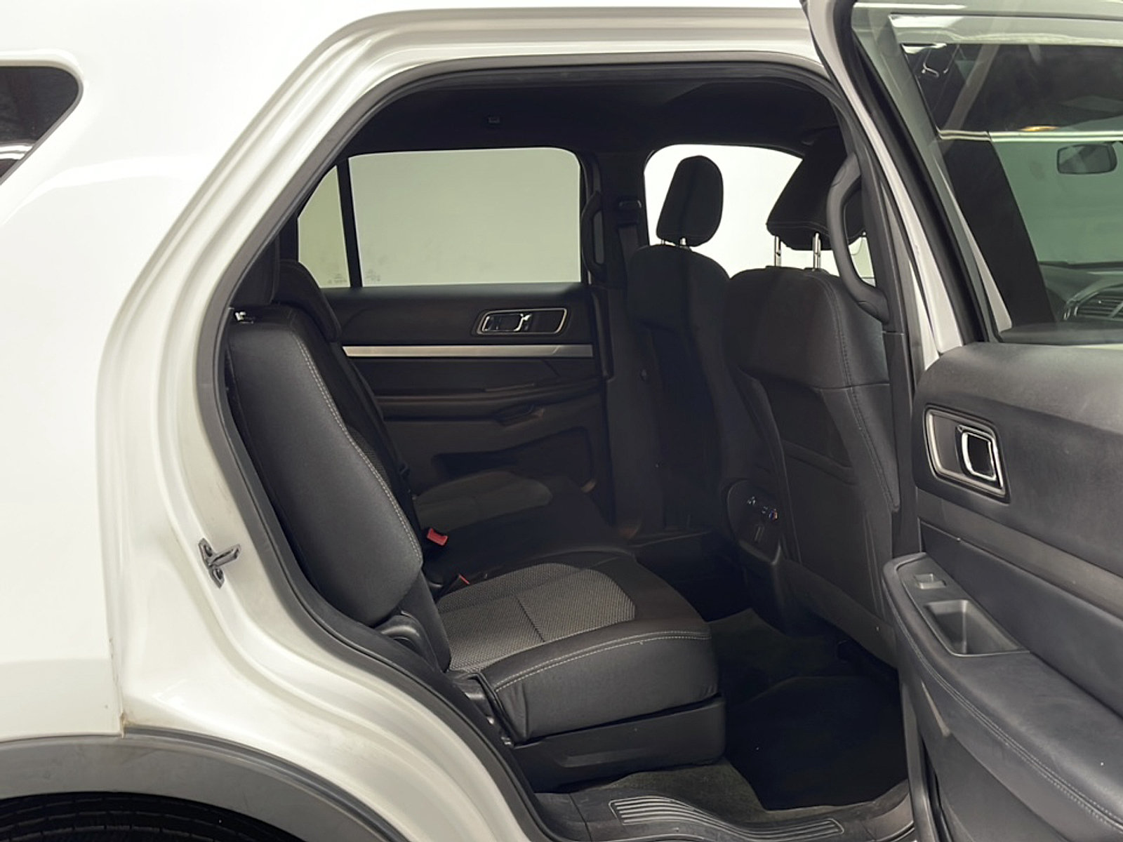 Used 2018 Ford Explorer XLT FWD image 19