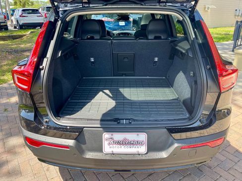 Used 2023 Volvo XC40 B5 Plus w/ Driver Assist Package image 5