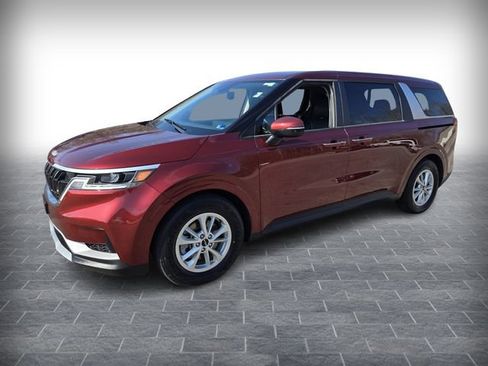 Used 2024 Kia Carnival LX FWD image 3